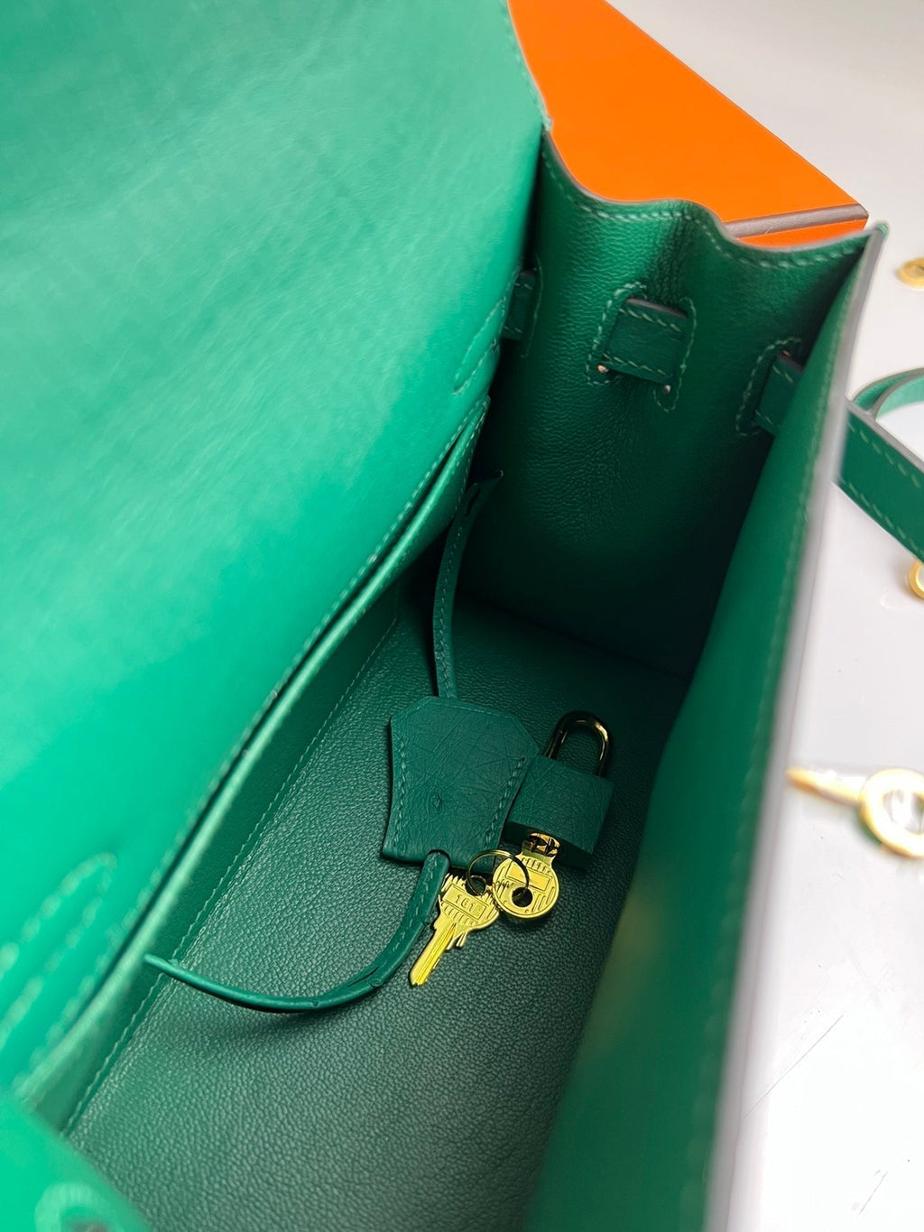 HERMES KELLY BAG 20 IN TEAL GREEN OSTRICH LEATHER WITH GOLD HARDWARE