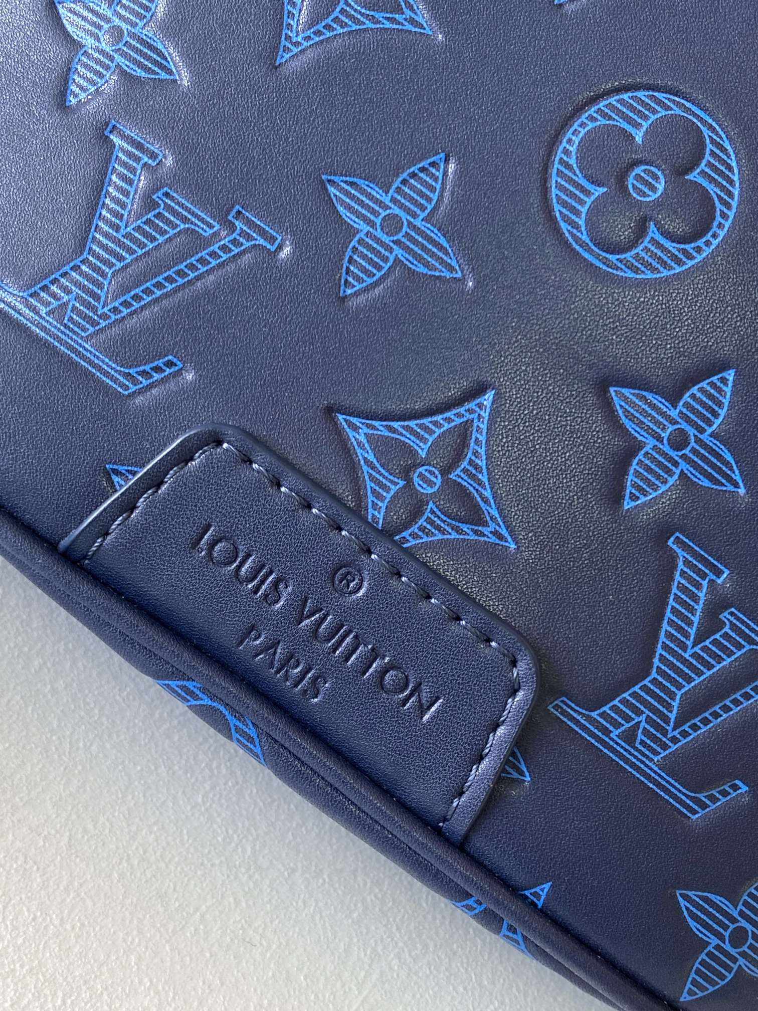 LOUIS VUITTON LV 25S DISCOVERY BUMBAG 44 IN DARK BLUE EMBOSSED MONOGRAM ECLIPSE CALFSKIN