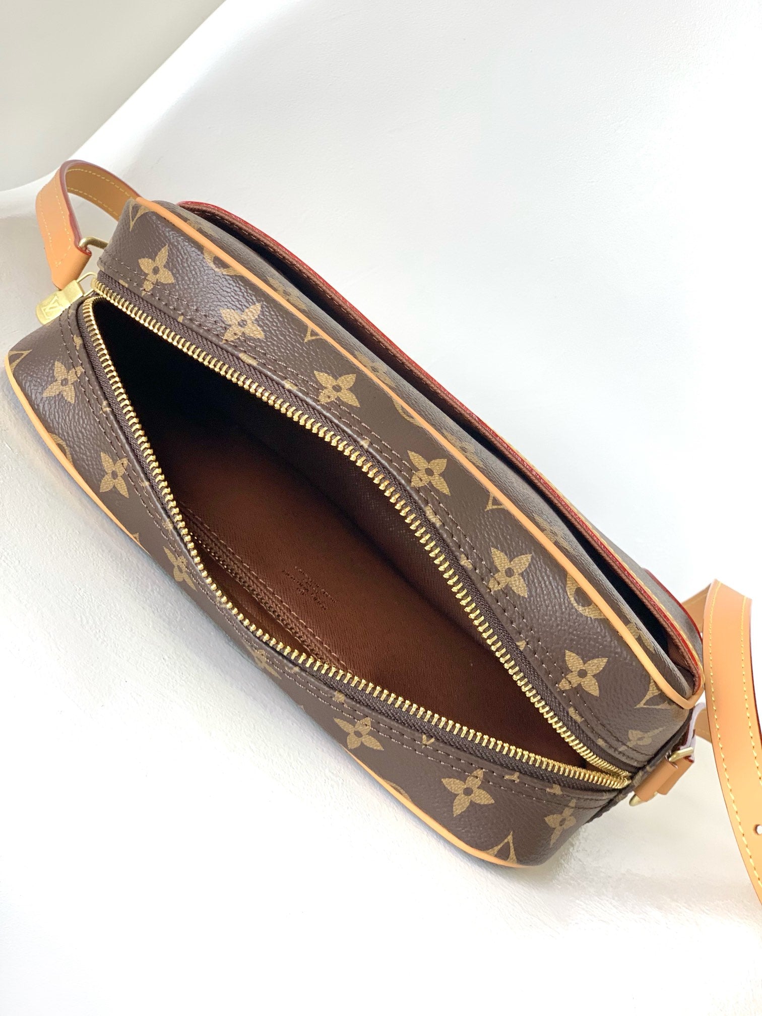 LOUIS VUITTON TROCADERO MEDIUM MESSENGER BAG 27 IN BEIGE AND BROWN MONOGRAM COATED CANVAS