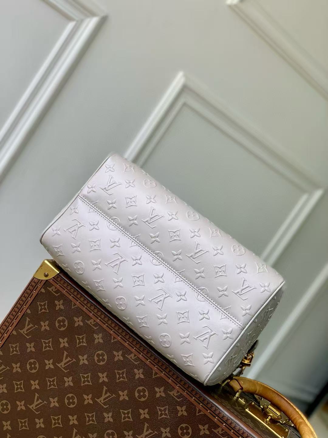 LOUIS VUITTON SPEEDY BANDOULIERE 30 IN GREY EMBOSSED CALFSKIN