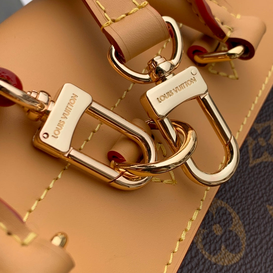 LOUIS VUITTON SOHO MM 32 IN BROWN MONOGRAM COATED CANVAS AND CALFSKIN