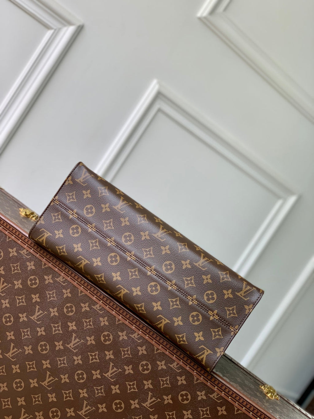 LOUIS VUITTON ONTHEGO ORGANIZER 37 IN BROWN COATED CANVAS AND CALFSKIN