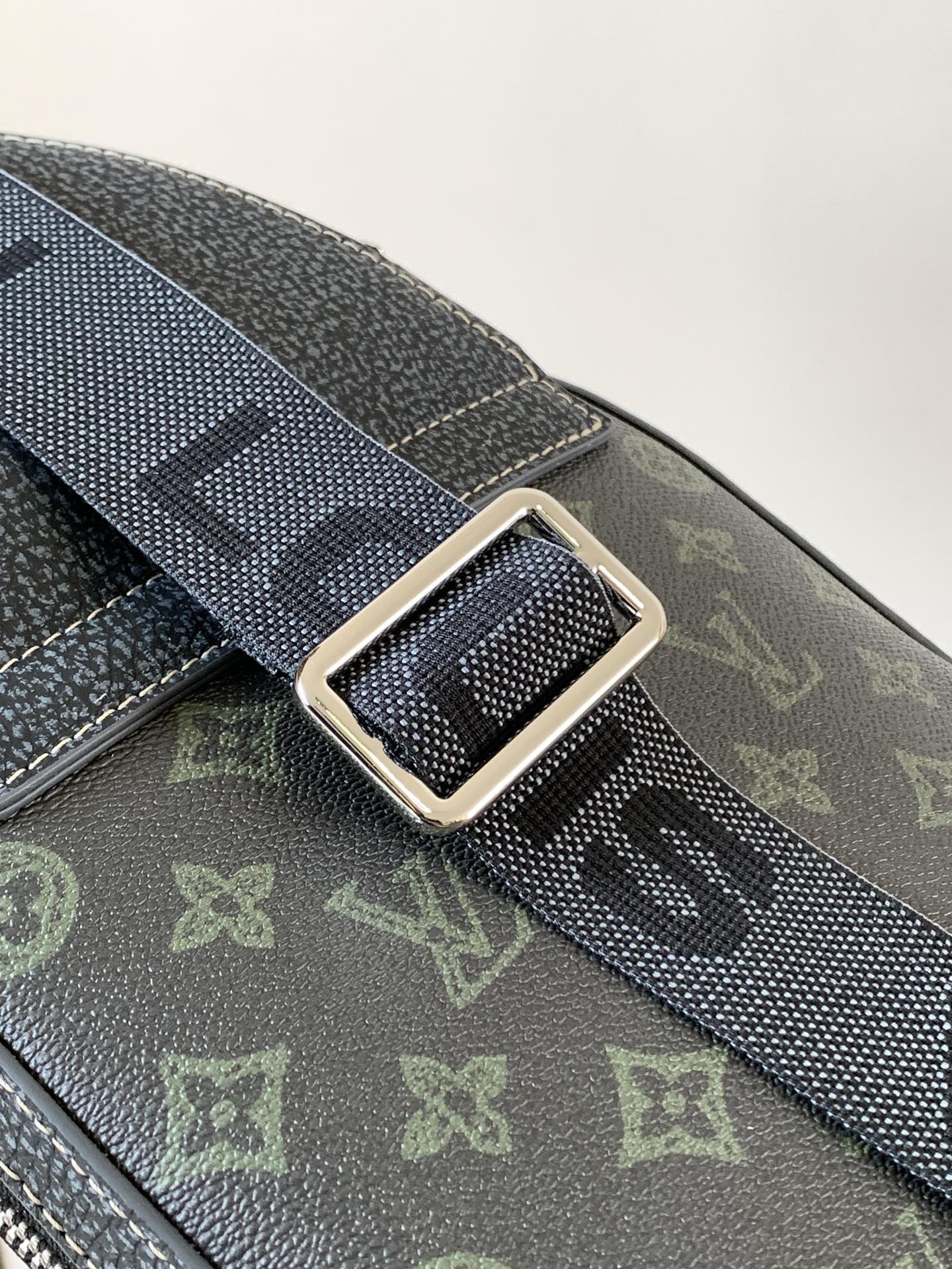 LOUIS VUITTON AVENUE SLINGBAG 31 IN BLACK MONOGRAM CANVAS WITH BROWN LOGO